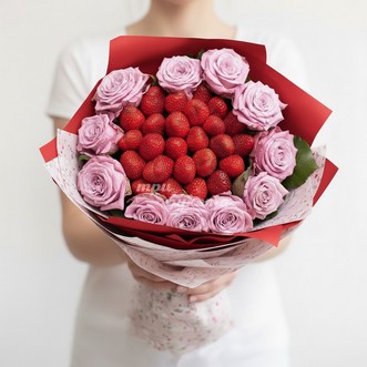 Букет из 11 розовых роз и клубники