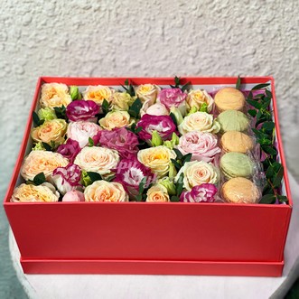 5 макарун с эустомами