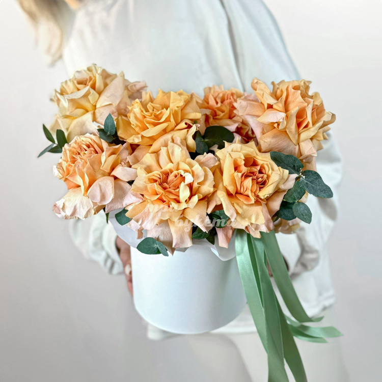 Коробка из 9 желтых французских роз