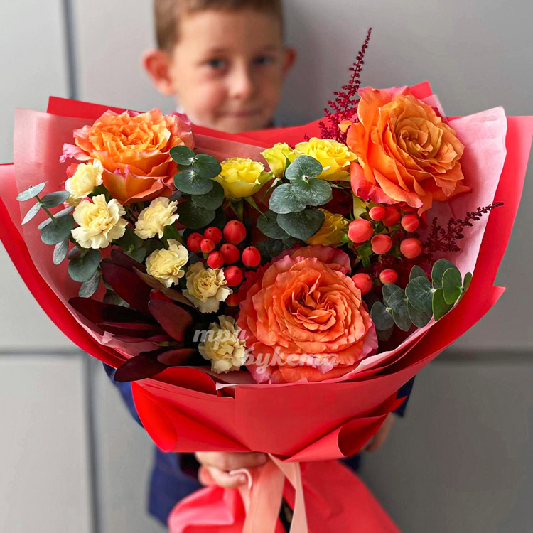 Букет роз и гвоздик на 1 сентября (крупный план)