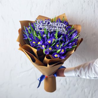 Букет из 35 ирисов на день рождения Букет из 35 ирисов на день рождения