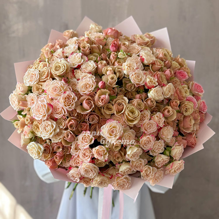 Букет из 51 кустовой Кенийской розы (вид сверху)