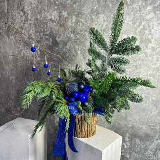 Кашпо с нобилисом и синими шариками Кашпо с нобилисом и синими шариками